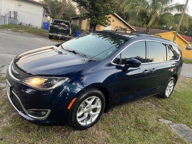 2017 Chrysler Pacifica Touring-L