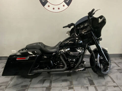 2017 Harley-Davidson FLHXS STREET GLIDE SPECIAL for sale at CHICAGO CYCLES & MOTORSPORTS INC. in Stone Park IL
