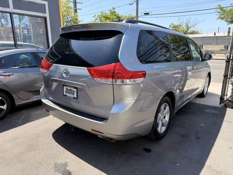 2012 Toyota Sienna LE 8-Passenger