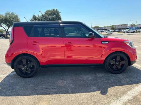 2017 Kia Soul +