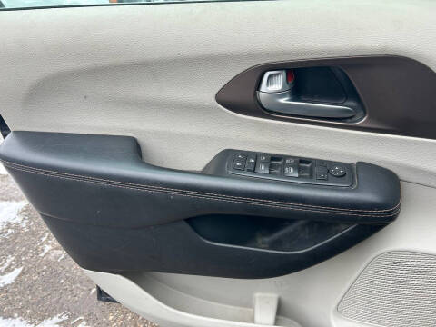 2017 Chrysler Pacifica Touring-L