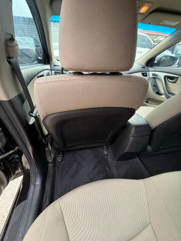 2014 Hyundai Elantra SE