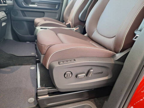 2025 Volkswagen ID. Buzz Pro S Plus 4Motion