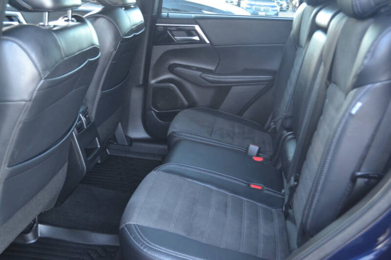 2023 Mitsubishi Outlander SE