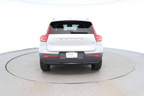 2024 Volvo XC40 B5 Plus Dark Theme