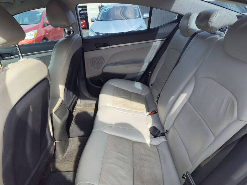 2018 Hyundai Elantra SE