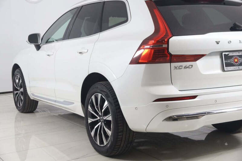2023 Volvo XC60 B5 Plus Bright Theme