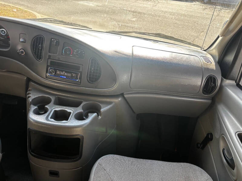 2004 Ford E-Series E-350 SD