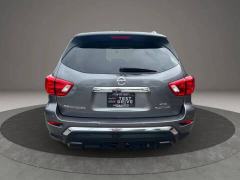 2017 Nissan Pathfinder Platinum