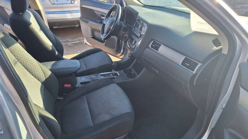 2015 Mitsubishi Outlander ES