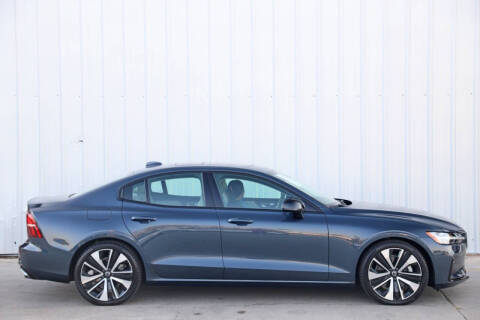 2022 Volvo S60 B5 Momentum