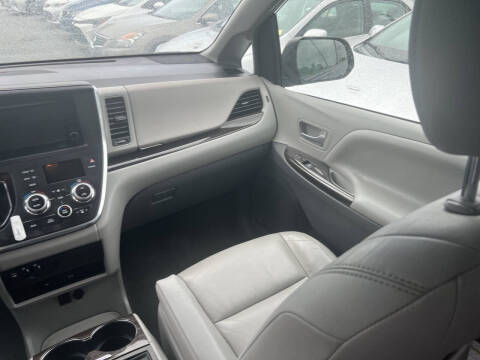 2016 Toyota Sienna XLE Premium 8-Passenger