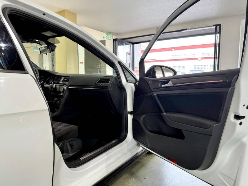 2018 Volkswagen Golf GTI S