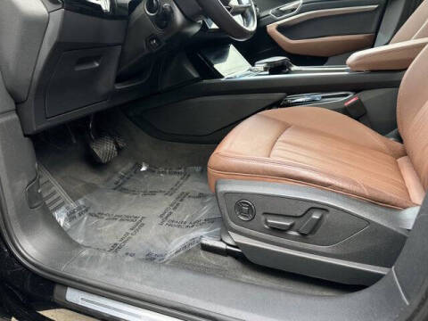 2022 Audi e-tron quattro Premium Plus