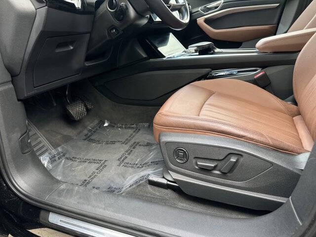 2022 Audi e-tron quattro Premium Plus