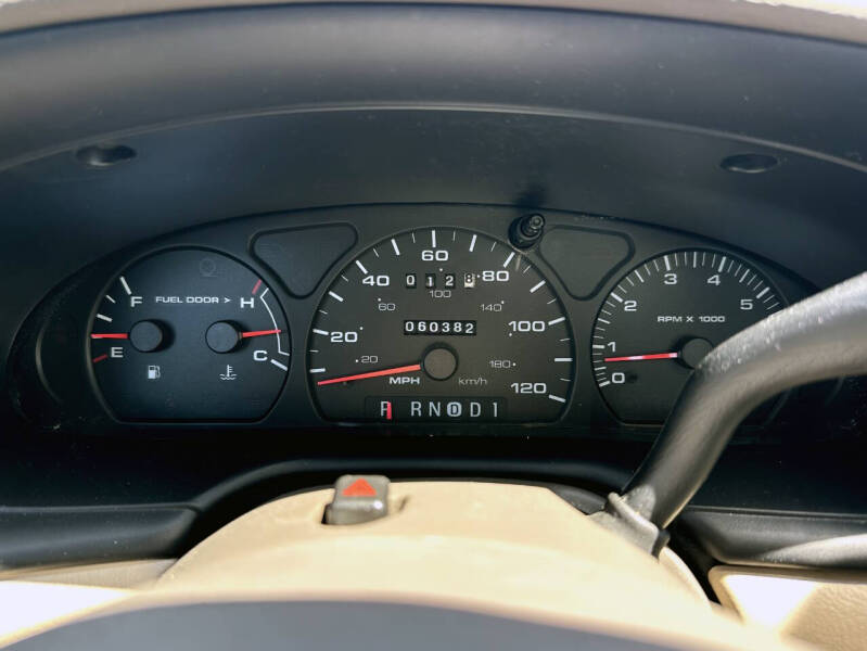 2002 Ford Taurus SE
