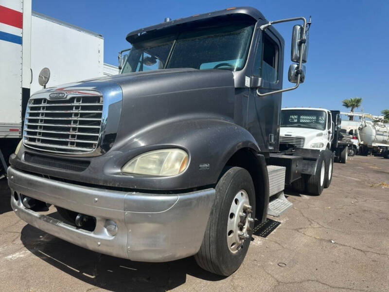 2006 Freightliner Columbia Day Cab