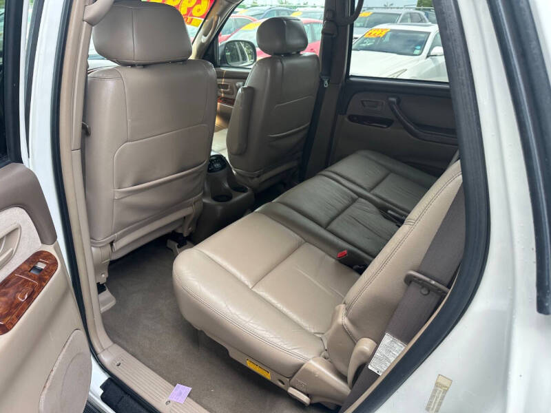 2004 Toyota Sequoia SR5