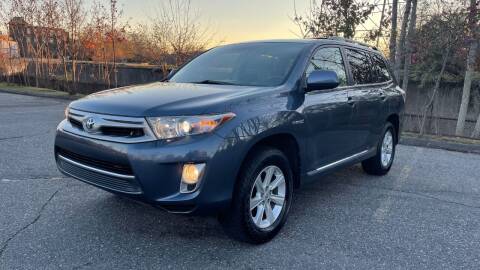 2013 Toyota Highlander Hybrid for sale at ANDONI AUTO SALES in Worcester MA