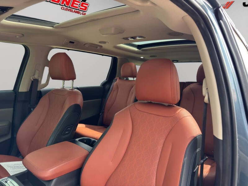 2025 Kia Carnival SX