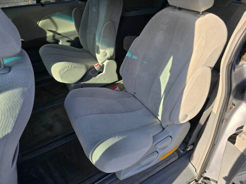 2013 Toyota Sienna LE 7-Passenger