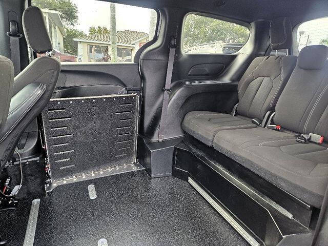 2024 Chrysler Pacifica Touring