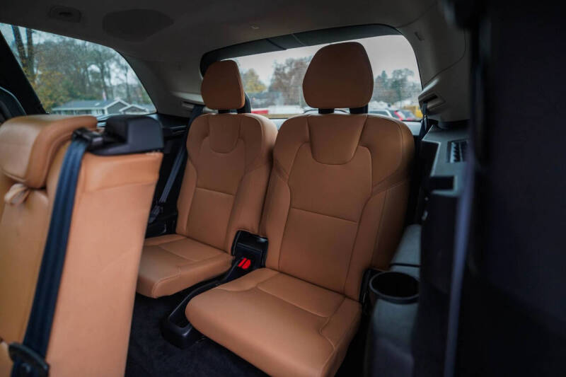 2016 Volvo XC90 T6 Momentum