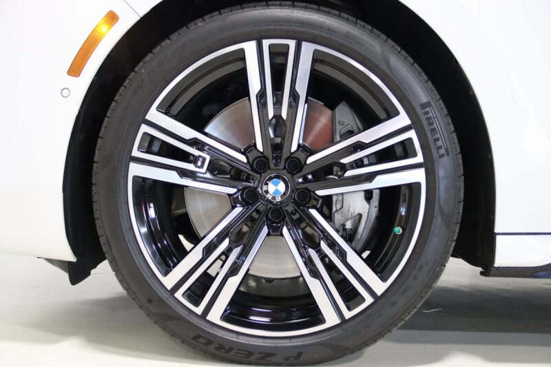 2023 BMW 7 Series 760i xDrive