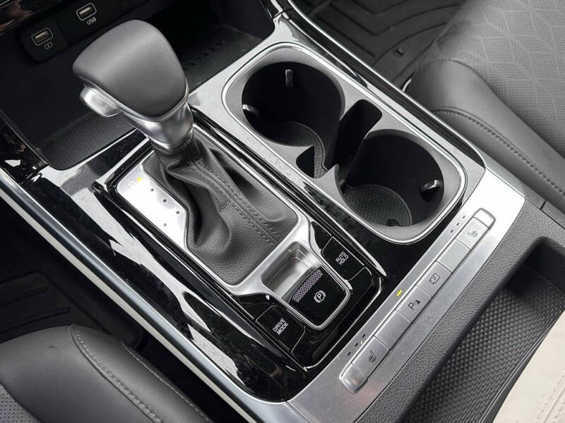 2024 Kia Carnival EX