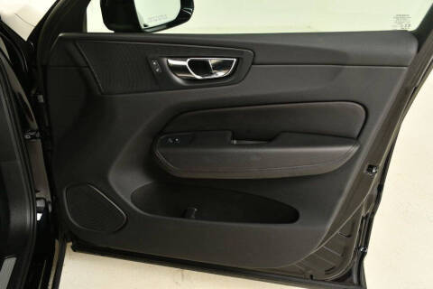 2022 Volvo XC60 B5 Momentum