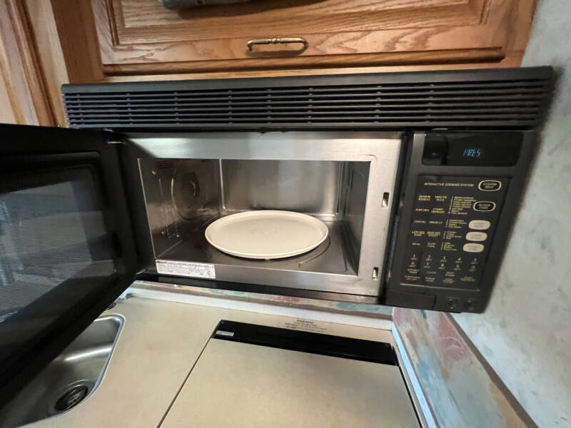 2000 Winnebago Adventurer