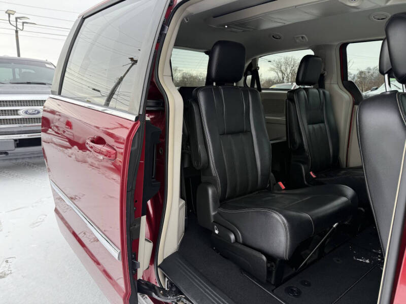 2013 Chrysler Town and Country Touring