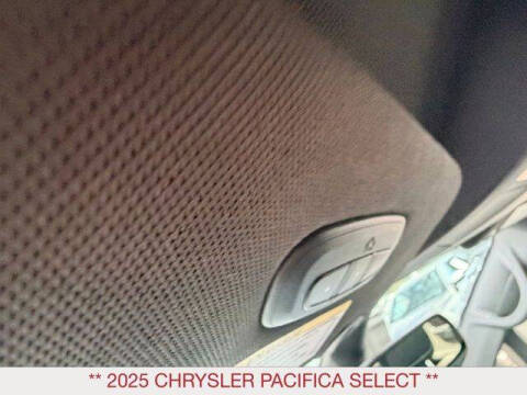 2025 Chrysler Pacifica Select