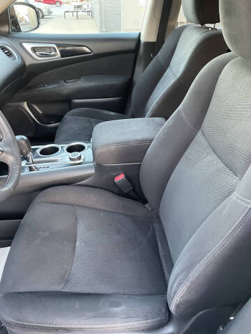 2016 Nissan Pathfinder SV