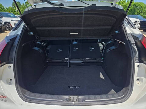 2024 Nissan Kicks SR