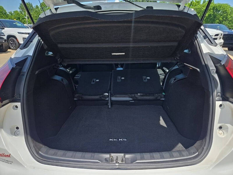 2024 Nissan Kicks SR