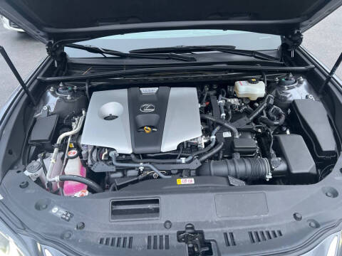 2019 Lexus ES 300h