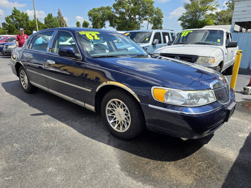 2002 Lincoln Town Car Signature photo 4