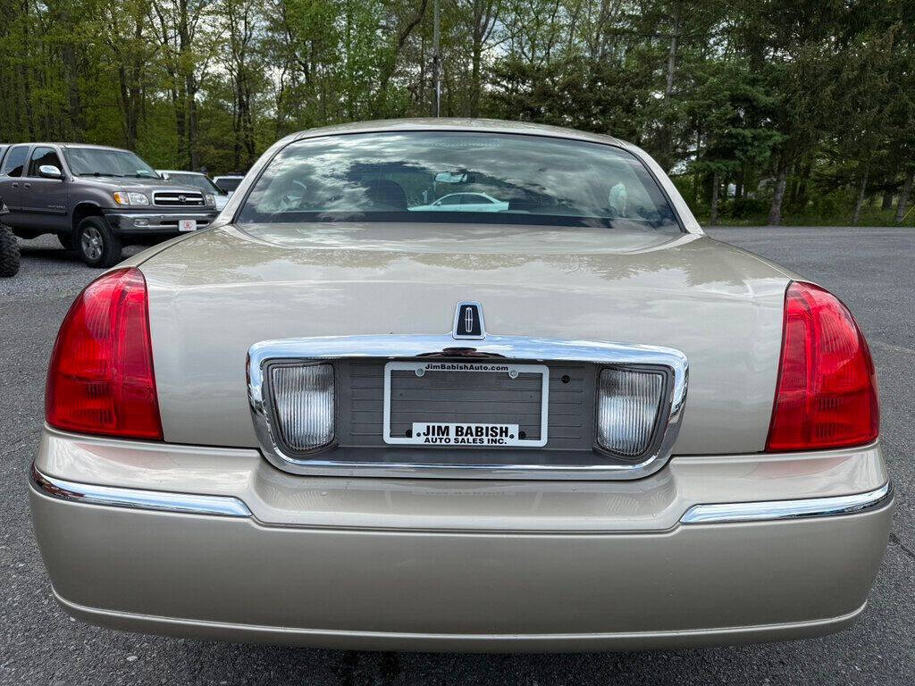 2010 Lincoln Town Car 4