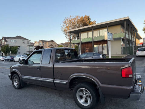 2000 Chevrolet S-10 LS