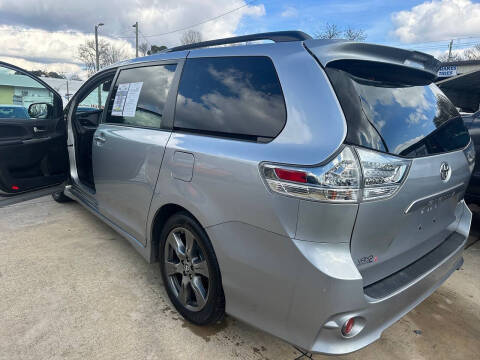 2018 Toyota Sienna SE 8-Passenger