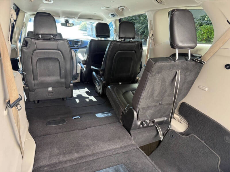 2020 Chrysler Pacifica Touring L