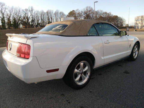2007 Ford Mustang V6 Deluxe
