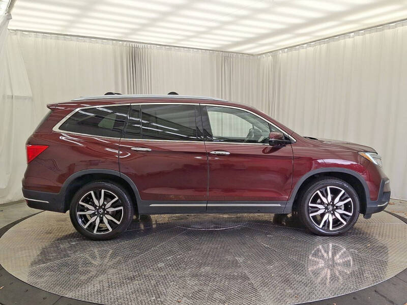 2019 Honda Pilot Touring w/Rear Captain's Chairs
