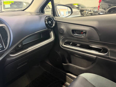 2016 Toyota Prius c One