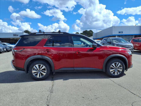 2022 Nissan Pathfinder SL