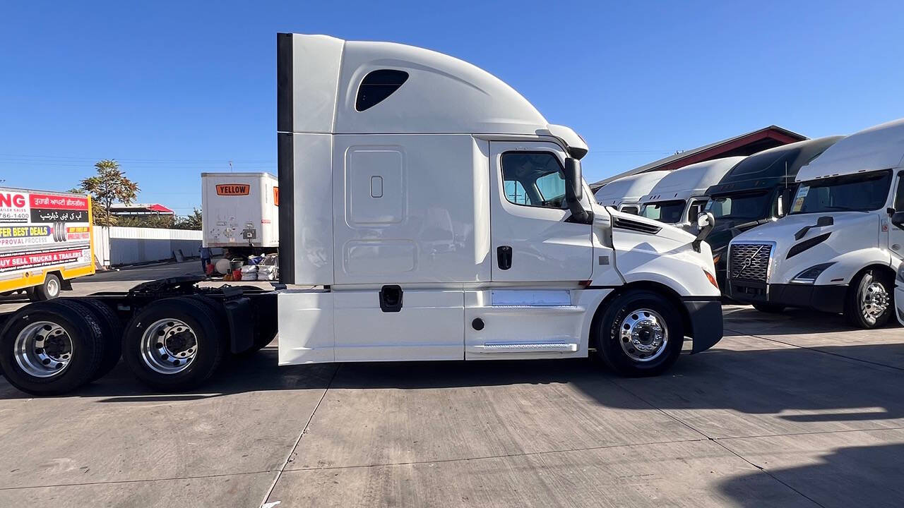 2019 Freightliner Cascadia for sale at KING TRUCK TRAILER SALES in Bakersfield, CA