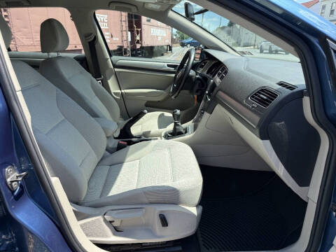 2016 Volkswagen Golf TSI S