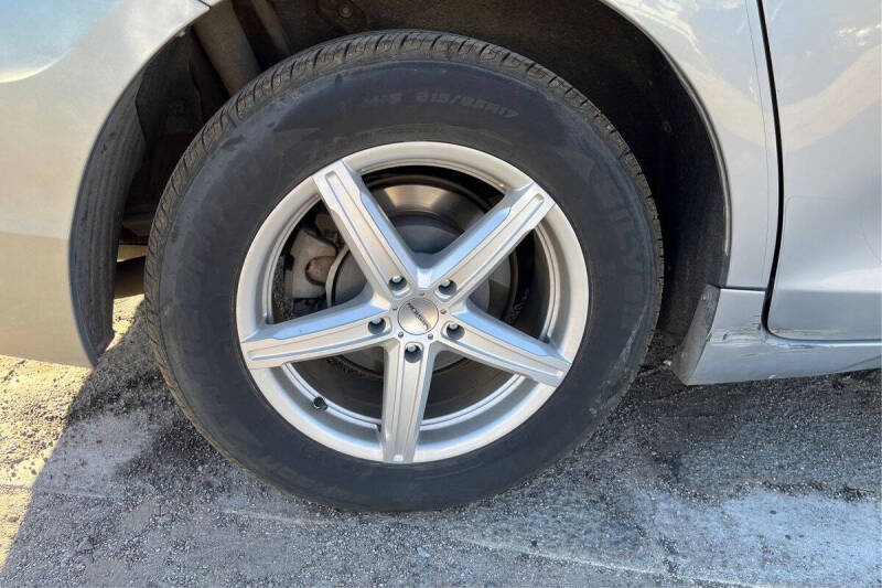 2017 Toyota Sienna LE 8-Passenger