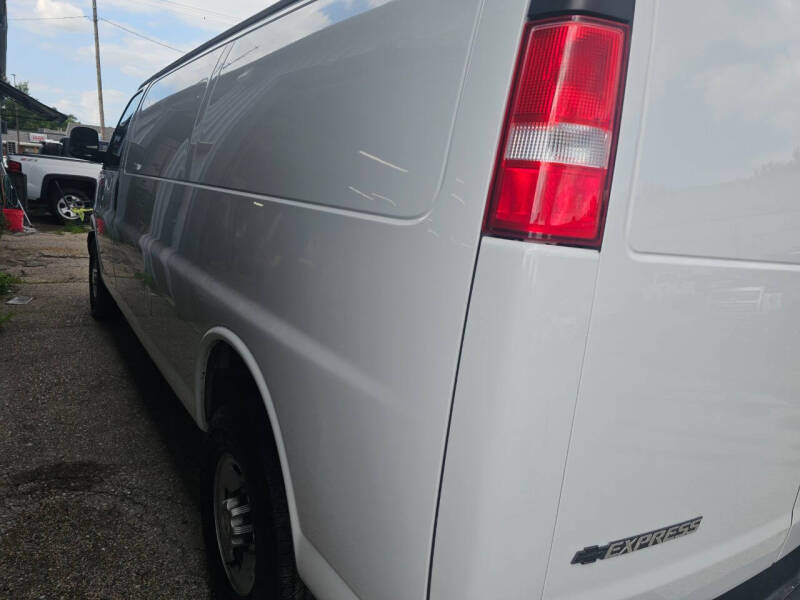 2022 Chevrolet Express 3500